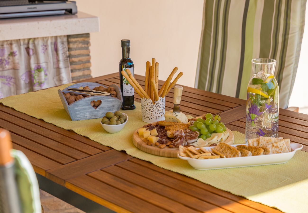 Villa in Cerion - Villa Nonni in Central Istria for 4 persons with 32 m2 private pool, jacuzzi, free bikes & kids playground