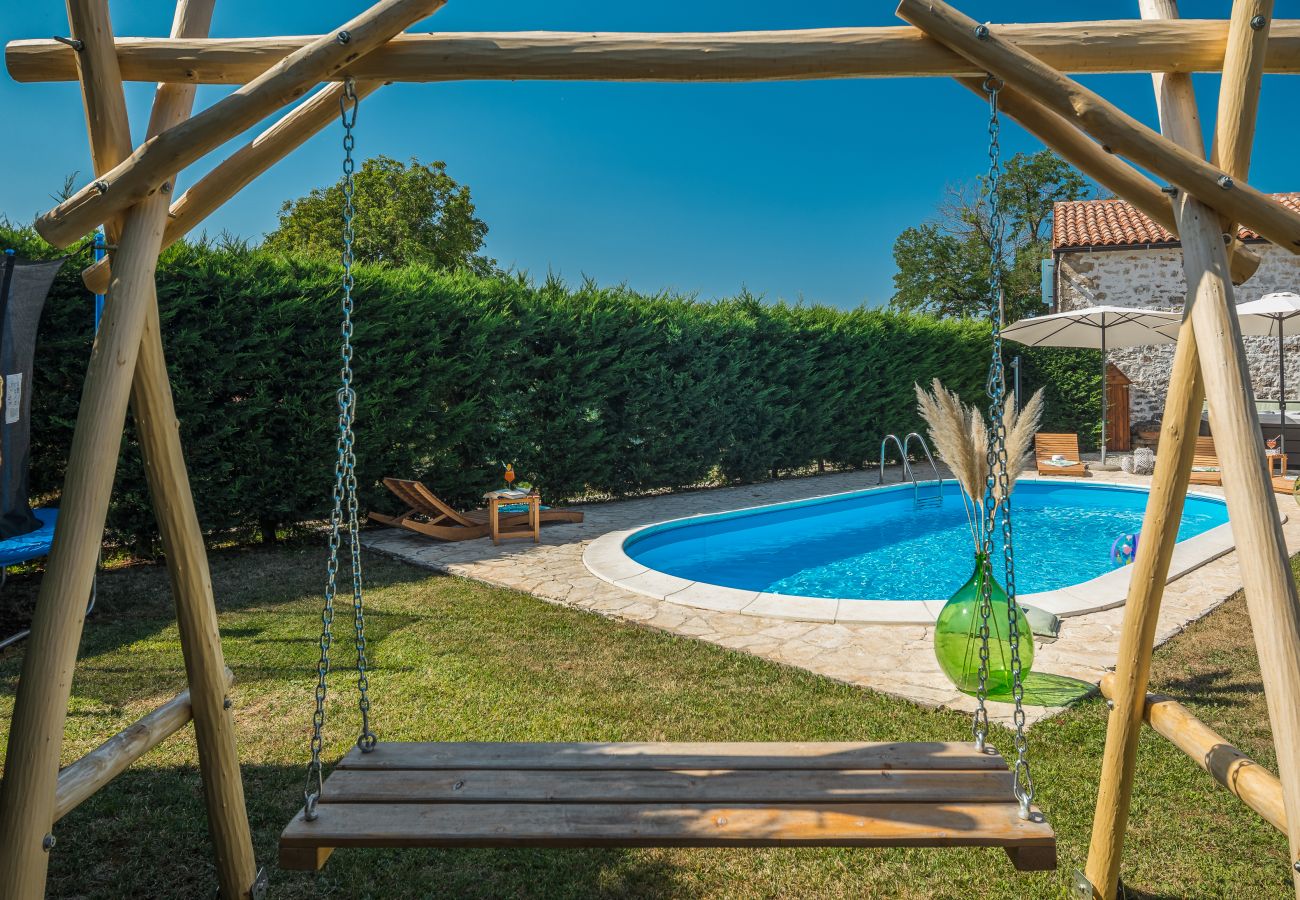 Villa in Cerion - Villa Nonni in Central Istria for 4 persons with 32 m2 private pool, jacuzzi, free bikes & kids playground