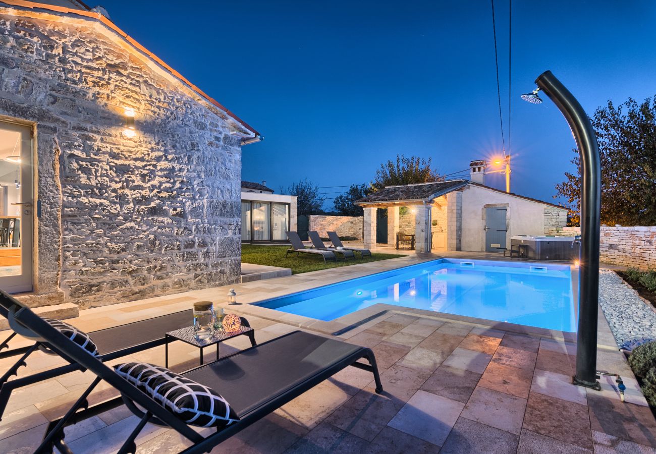 Villa in Kurili - Charming Villa Spirit of Istria near Rovinj for 6 persons with 32 m2 private pool & jacuzzi