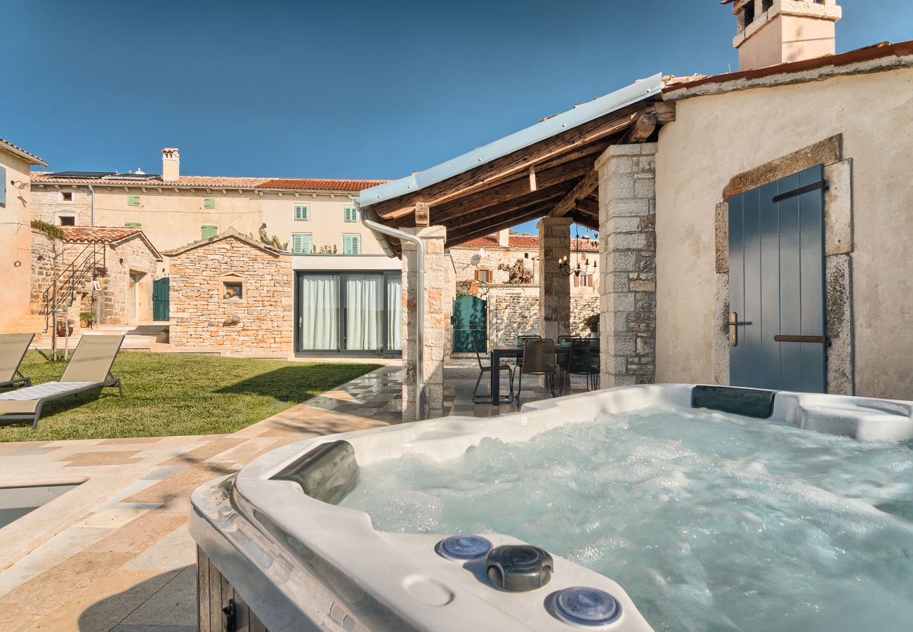 Villa in Kurili - Charming Villa Spirit of Istria near Rovinj for 6 persons with 32 m2 private pool & jacuzzi