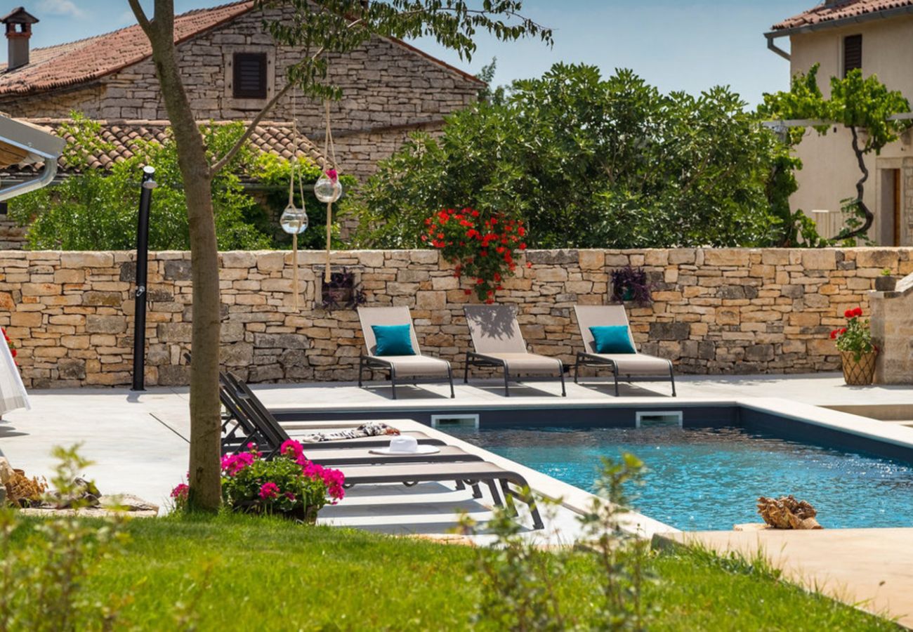 Villa in Kurili - Villa Kurili No14 near Rovinj for 7 persons with 34 m2 private pool & jacuzzi