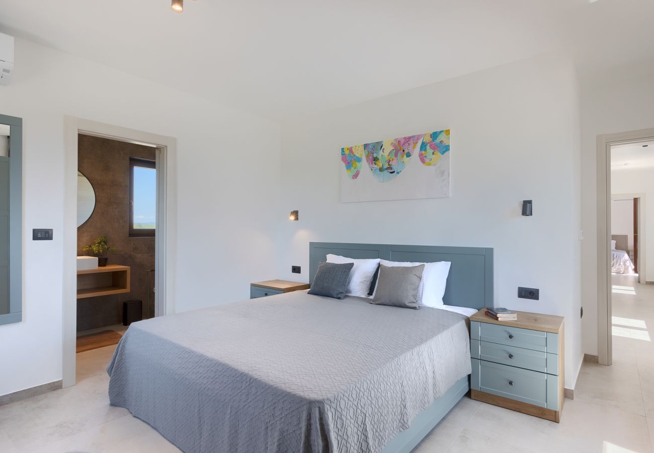 Villa in Valtura - Villa Sirola near Pula for 8 persons with 36 m2 private pool & kids activities