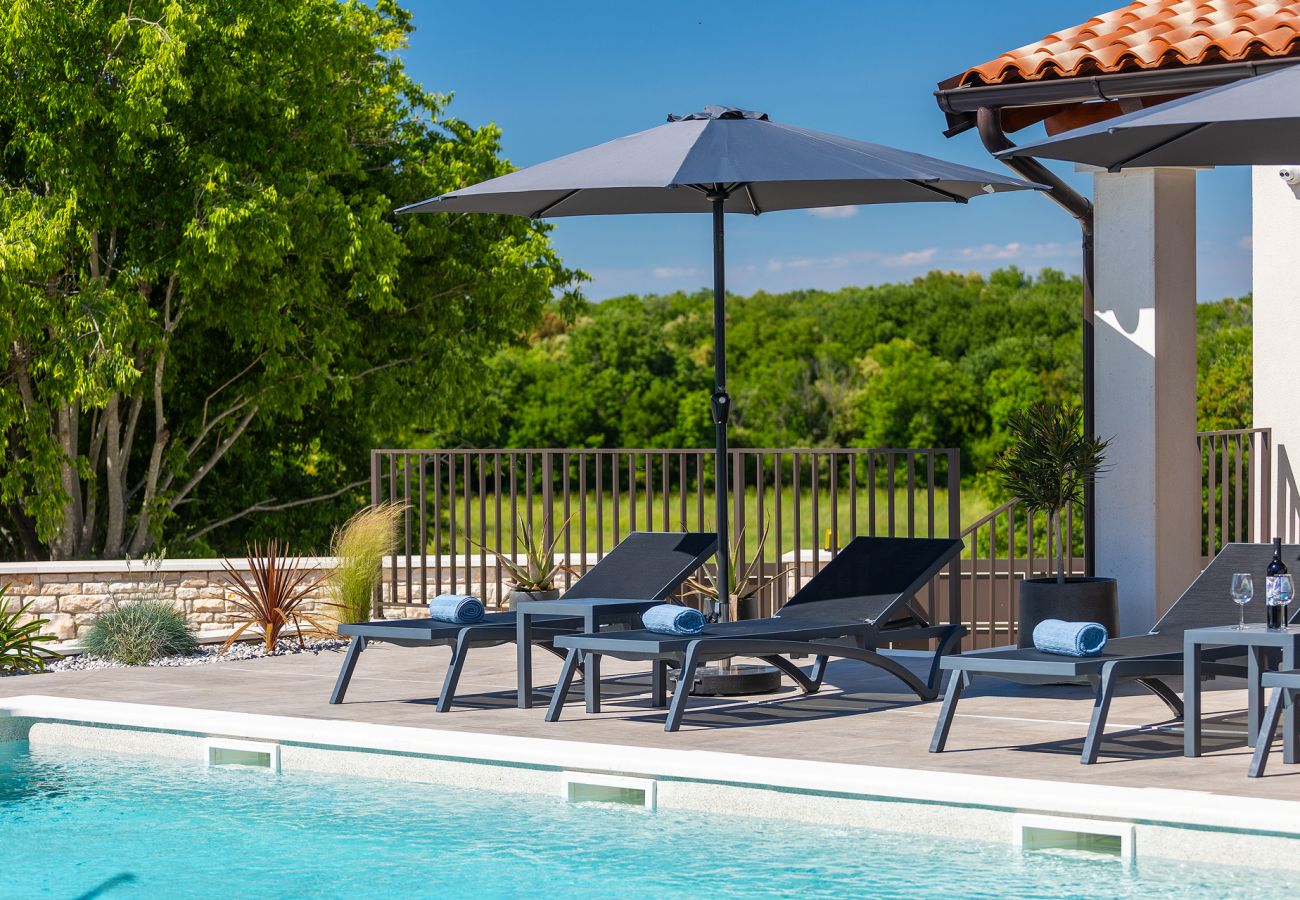 Villa in Valtura - Villa Sirola near Pula for 8 persons with 36 m2 private pool & kids activities