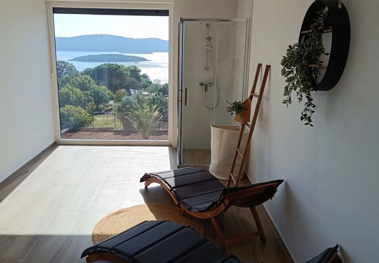 Villa in Pomer - Villa Pergosa near Medulin for 8 persons with 38 m2 pool, sea view - only 200 meters from beach