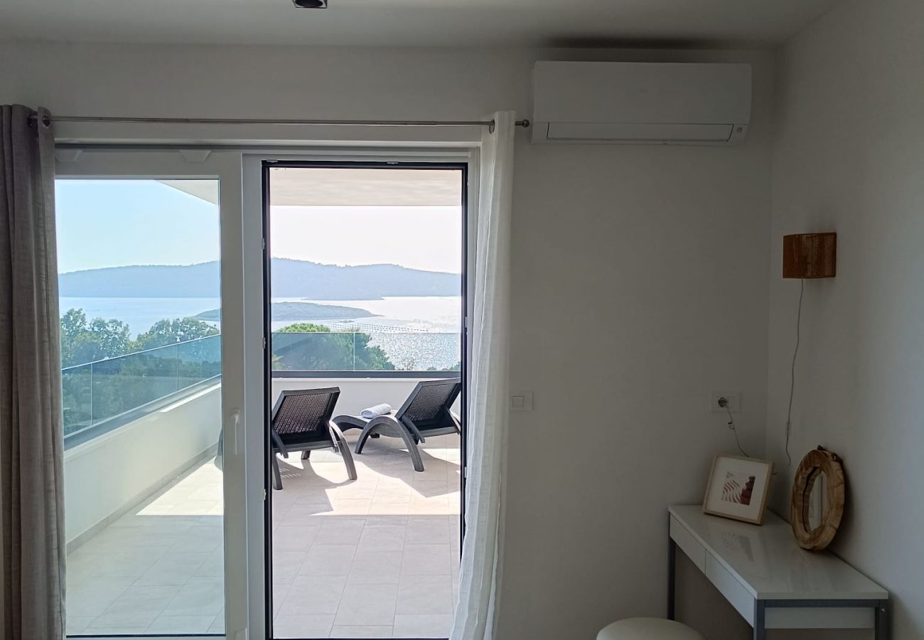 Villa in Pomer - Villa Pergosa near Medulin for 8 persons with 38 m2 pool, sea view - only 200 meters from beach