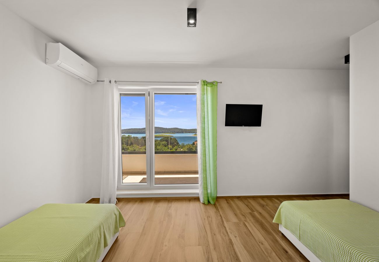 Villa in Pomer - Villa Pergosa near Medulin for 8 persons with 38 m2 pool, sea view - only 200 meters from beach