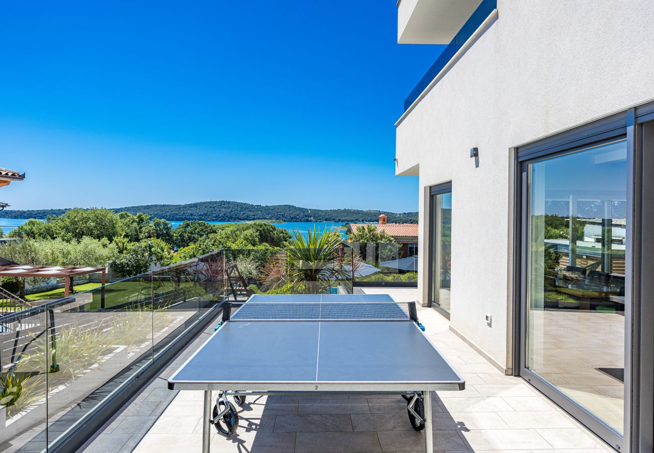 Villa in Pomer - Villa Pergosa near Medulin for 8 persons with 38 m2 pool, sea view - only 200 meters from beach