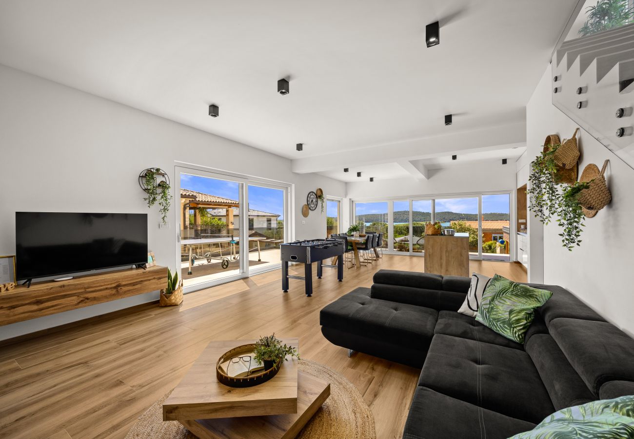 Villa in Pomer - Villa Pergosa near Medulin for 8 persons with 38 m2 pool, sea view - only 200 meters from beach