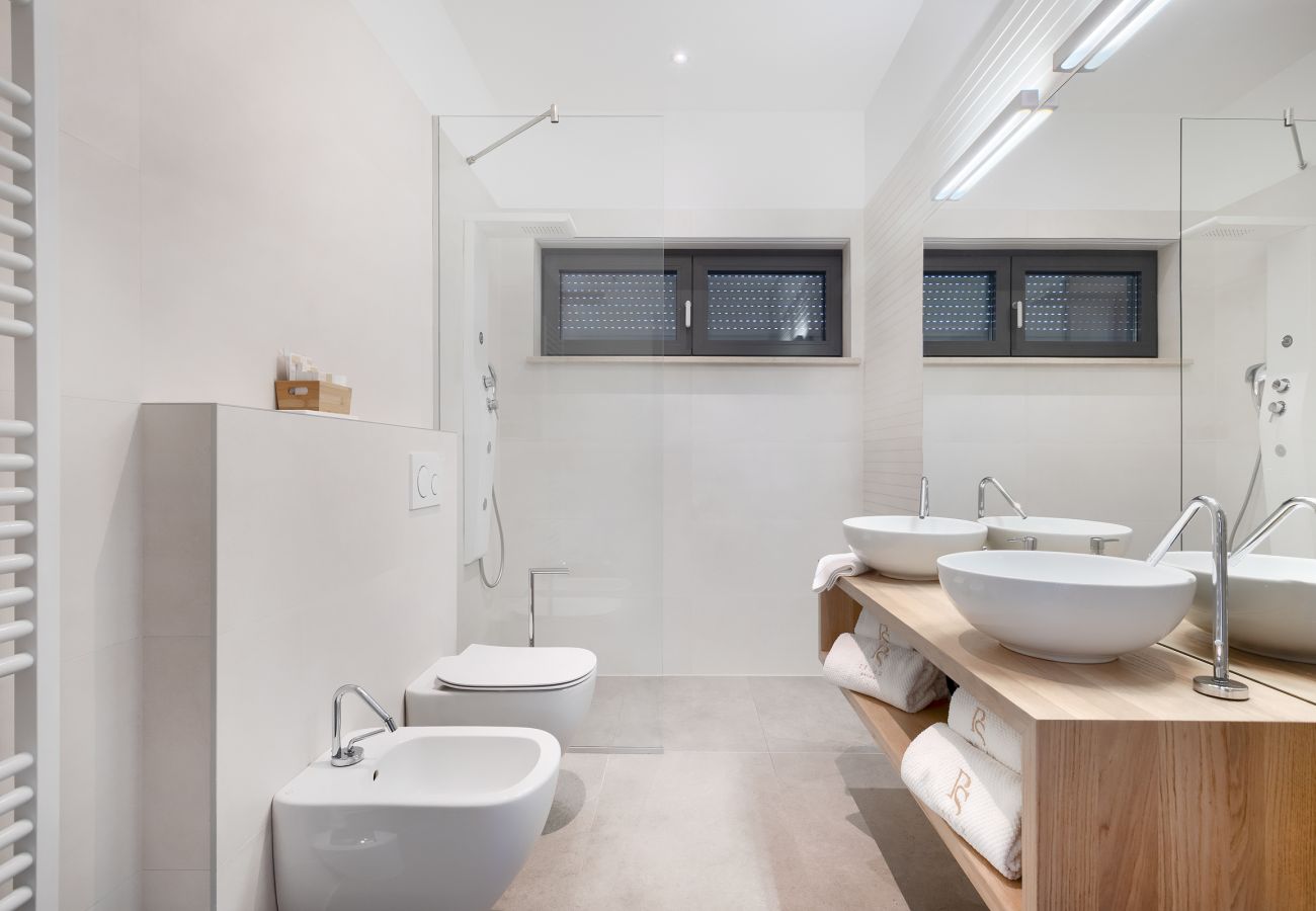 Villa in Vintijan - Luxury Villa PS Deluxe in Pula for 8 persons with 60 m2 heated pool, wellness & sea view