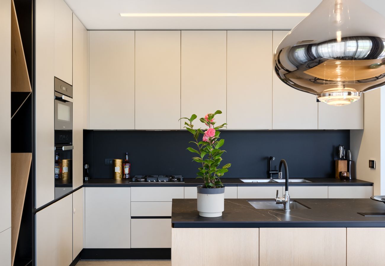 Villa in Vintijan - Luxury Villa PS Deluxe in Pula for 8 persons with 60 m2 heated pool, wellness & sea view