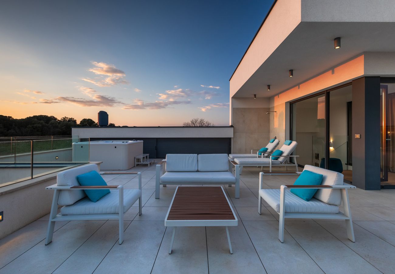 Villa in Vintijan - Luxury Villa PS Deluxe in Pula for 8 persons with 60 m2 heated pool, wellness & sea view