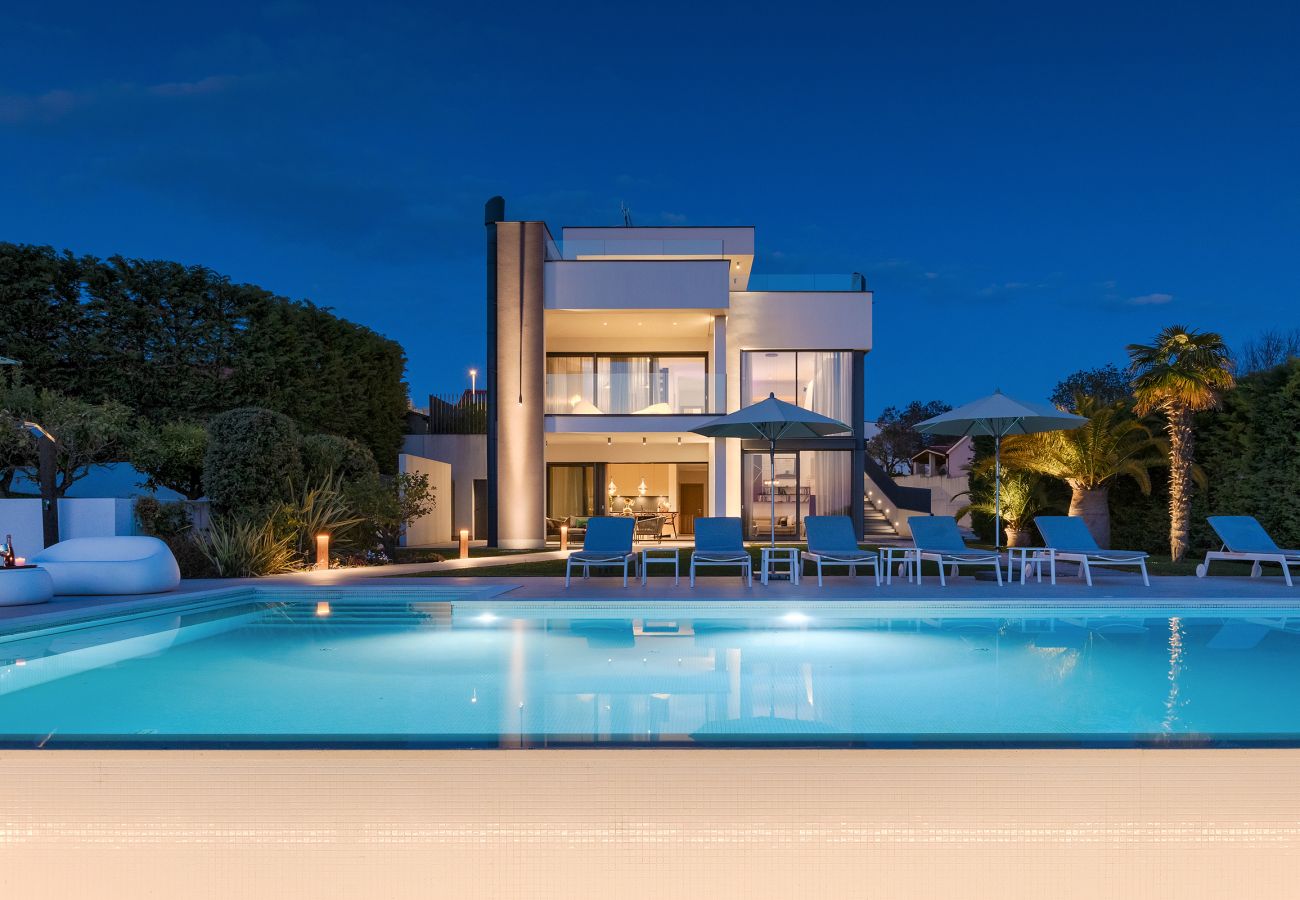 Villa in Vintijan - Luxury Villa PS Deluxe in Pula for 8 persons with 60 m2 heated pool, wellness & sea view