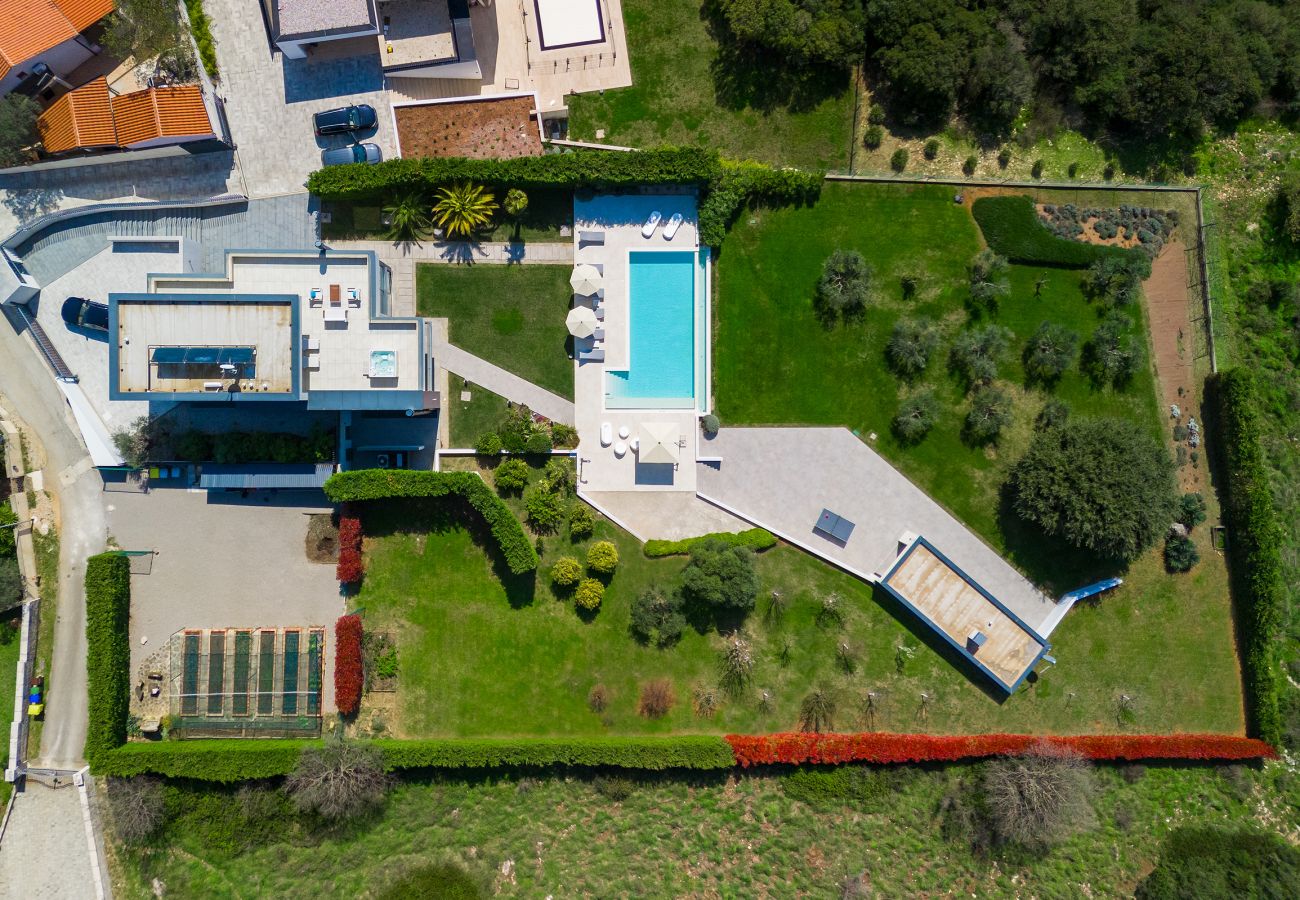 Villa in Vintijan - Luxury Villa PS Deluxe in Pula for 8 persons with 60 m2 heated pool, wellness & sea view