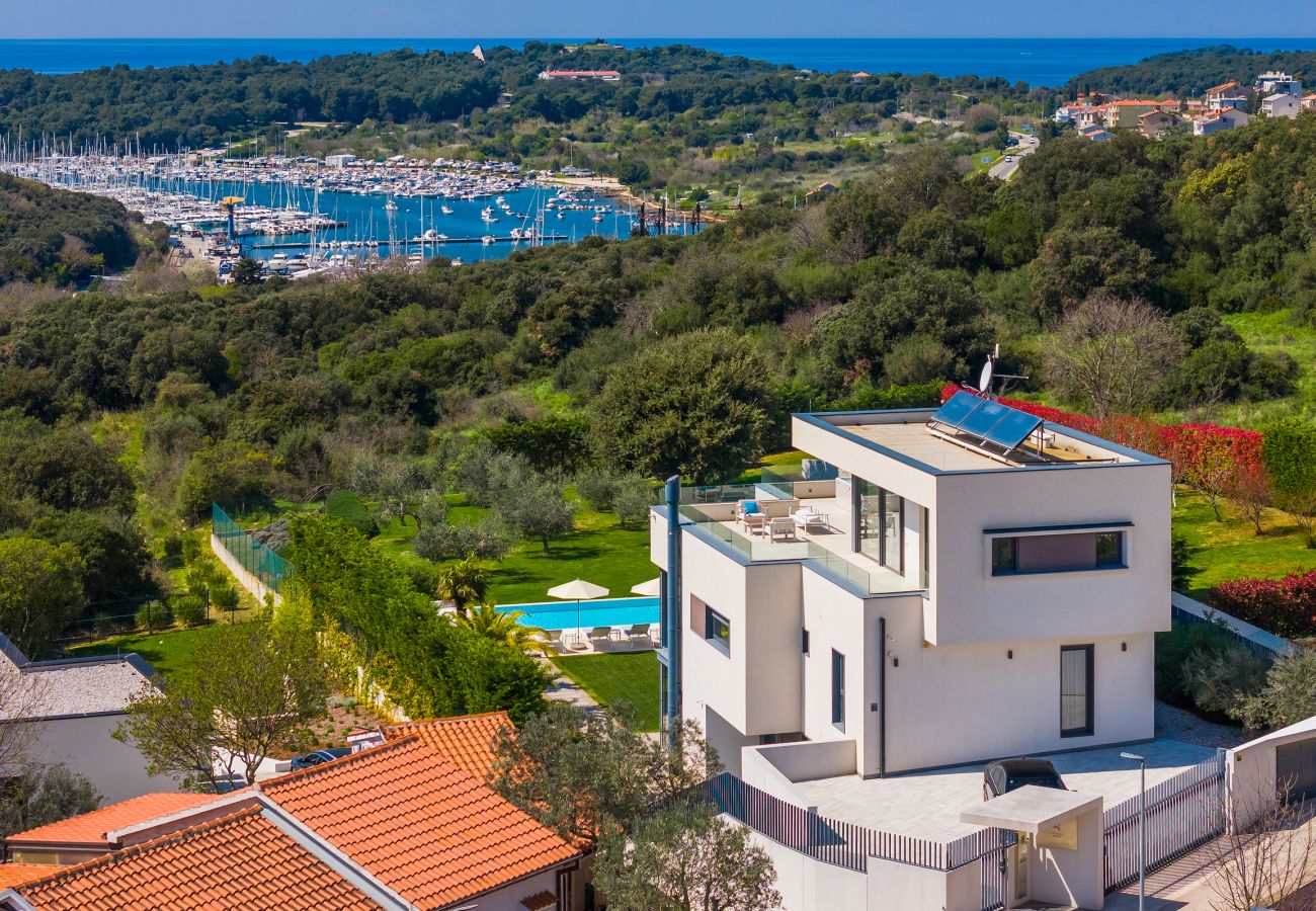 Villa in Vintijan - Luxury Villa PS Deluxe in Pula for 8 persons with 60 m2 heated pool, wellness & sea view