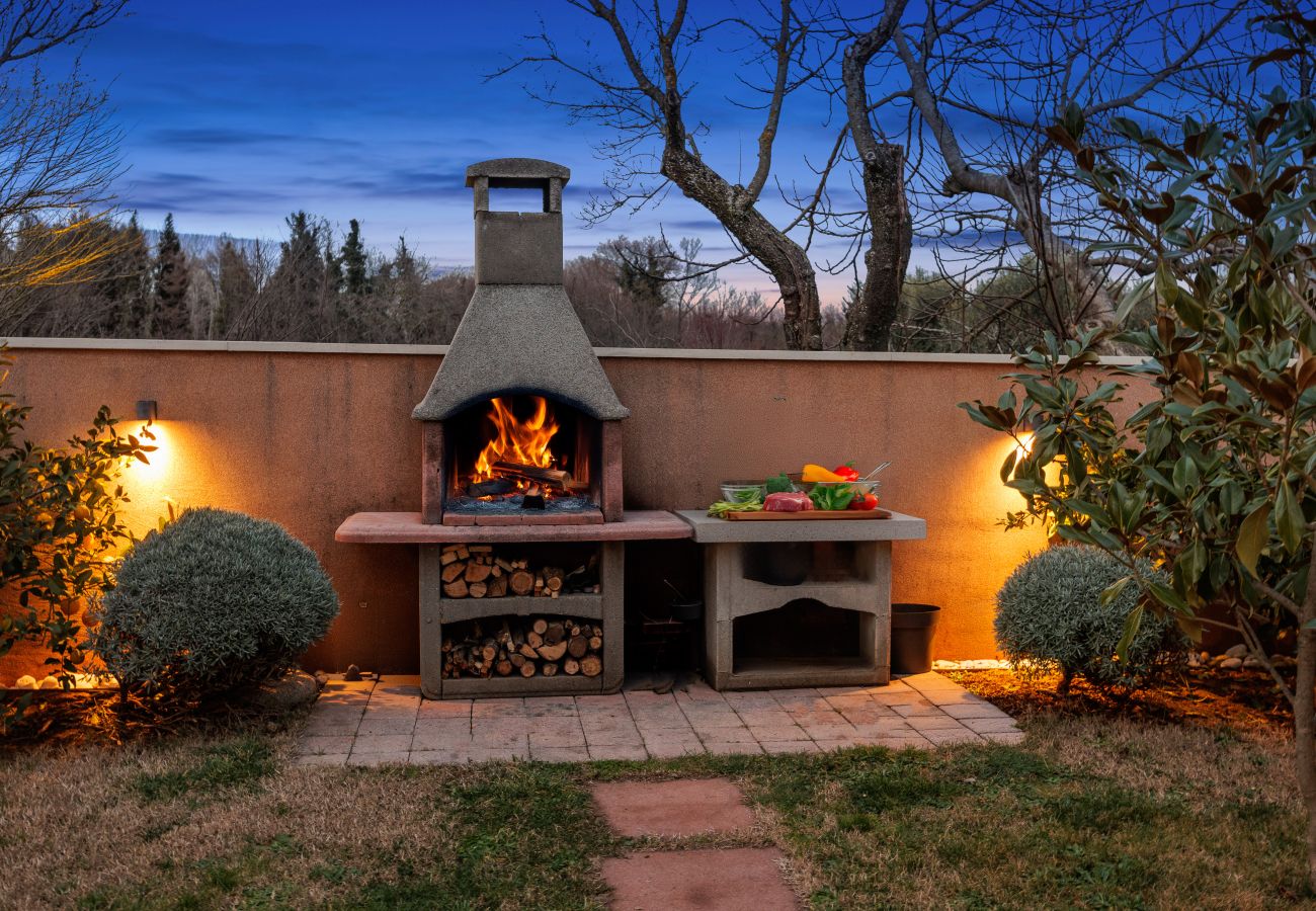 Villa in Pula - Villa Vesna for 6 persons near Pula with 32 m2 private pool, kids playground & free bikes