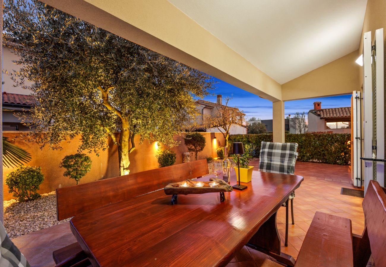 Villa in Pula - Villa Vesna for 6 persons near Pula with 32 m2 private pool, kids playground & free bikes