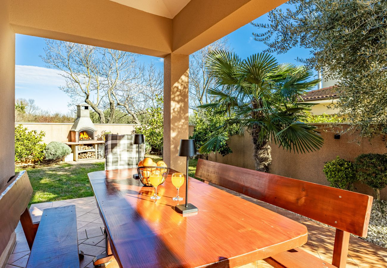 Villa in Pula - Villa Vesna for 6 persons near Pula with 32 m2 private pool, kids playground & free bikes