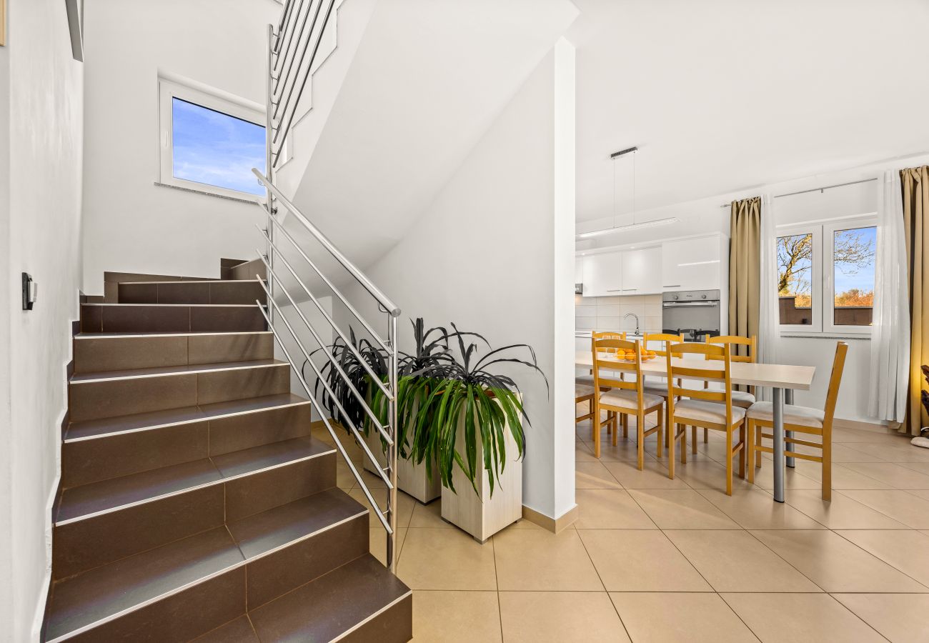 Villa in Pula - Villa Vesna for 6 persons near Pula with 32 m2 private pool, kids playground & free bikes