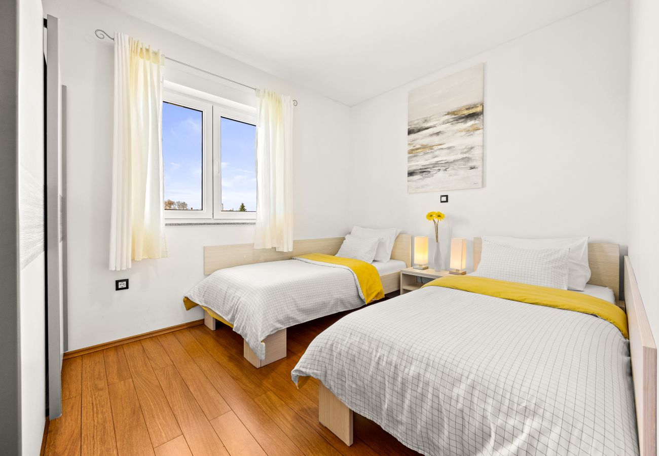 Villa in Pula - Villa Vesna for 6 persons near Pula with 32 m2 private pool, kids playground & free bikes