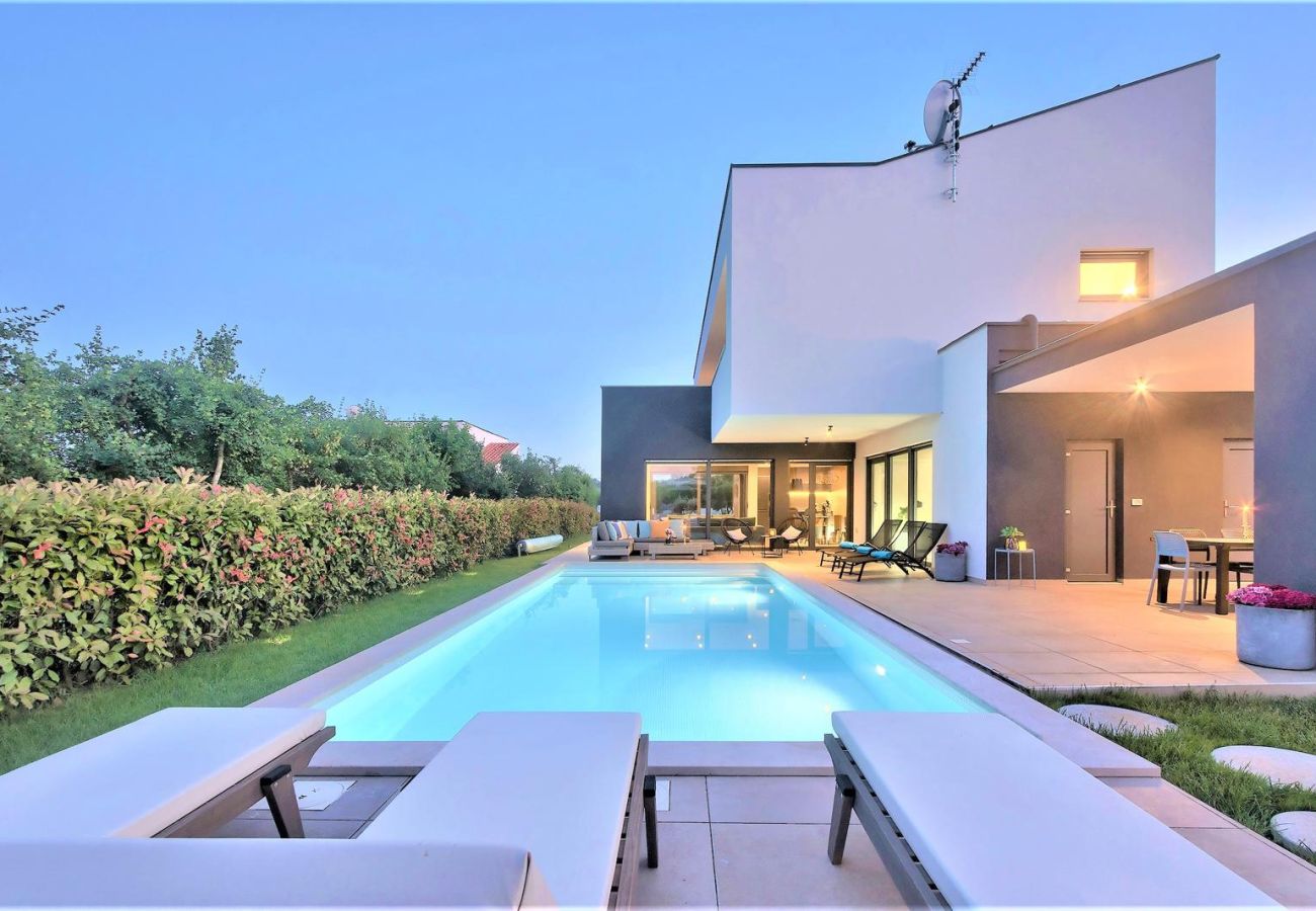 Villa in Rakalj - Villa Hedone in Rakalj for 6+2 persons with 45 m2 heated pool, wellness & recreational amenities