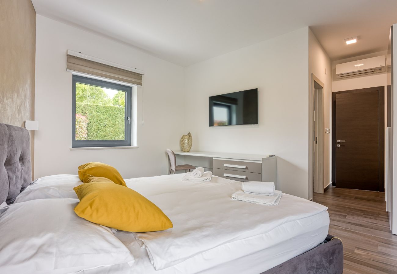 Villa in Kringa - Villa Nada for 8 persons in Central Istria with 55 m2 pool, wellness & free bikes