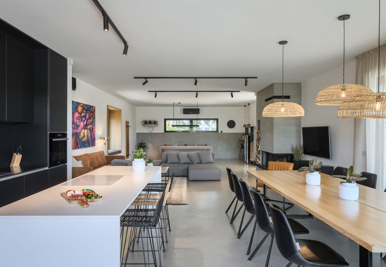 Villa in Brajkovici - Villa Ox in Central Istria for 14 persons with 56 m2 heated pool, kids playground & large garden