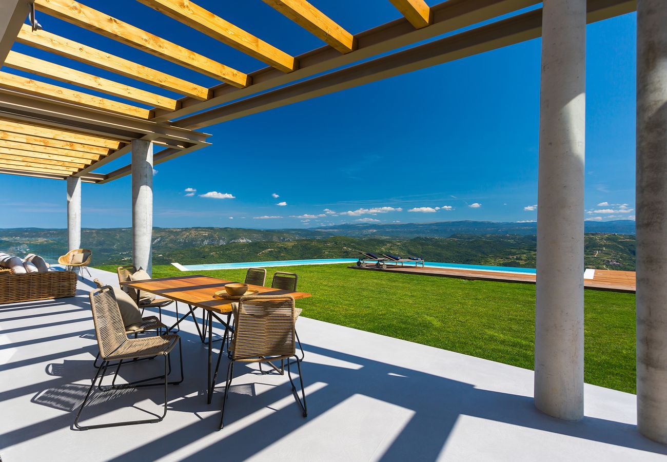 Villa in Pazin - Villa Vista Zamask for 7 persons near Motovun with 60 m2 heated pool, free bikes & panoramic view