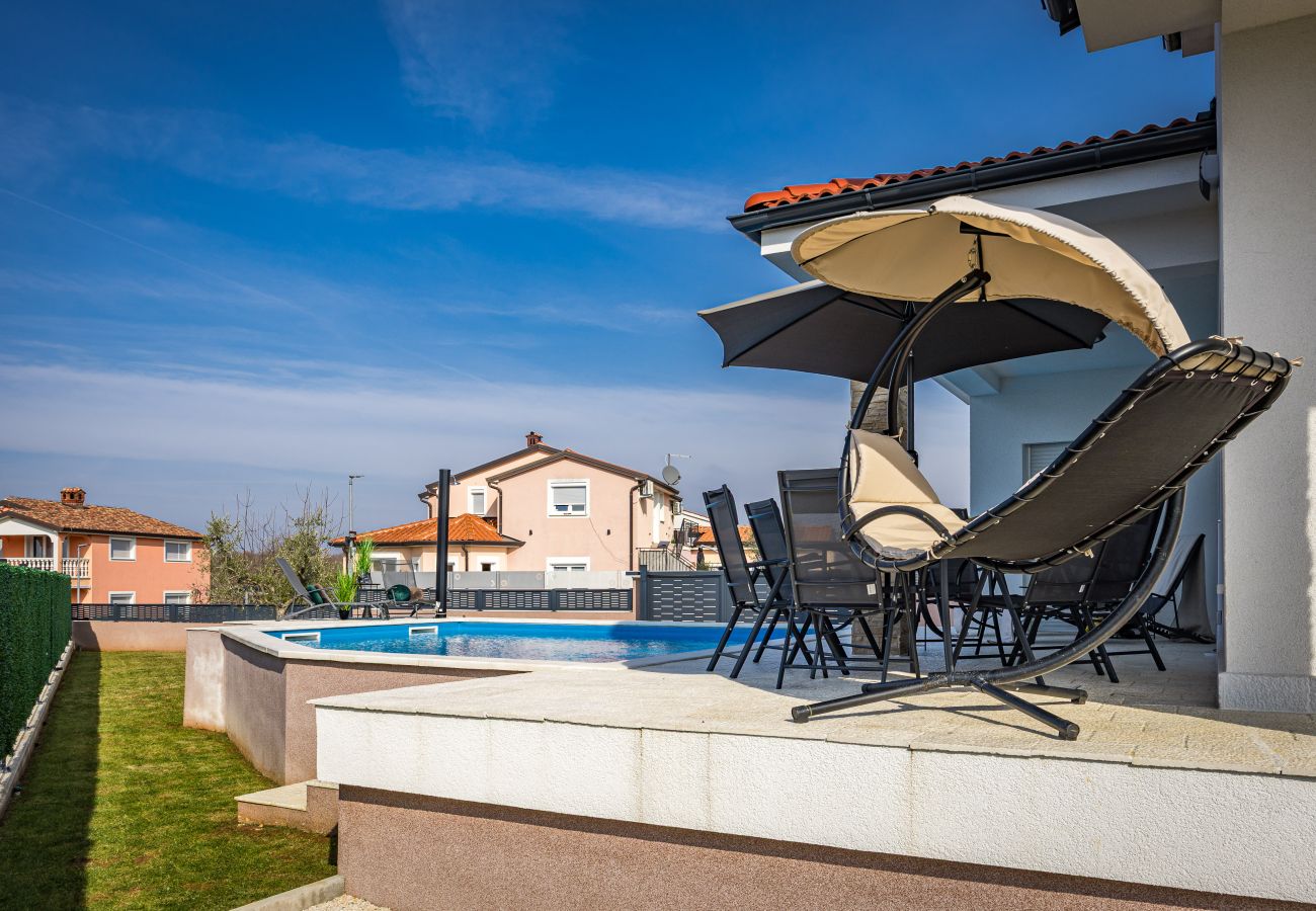 Villa in Buje - Villa Renci near Umag for 8 persons with 30 m2 private heated pool