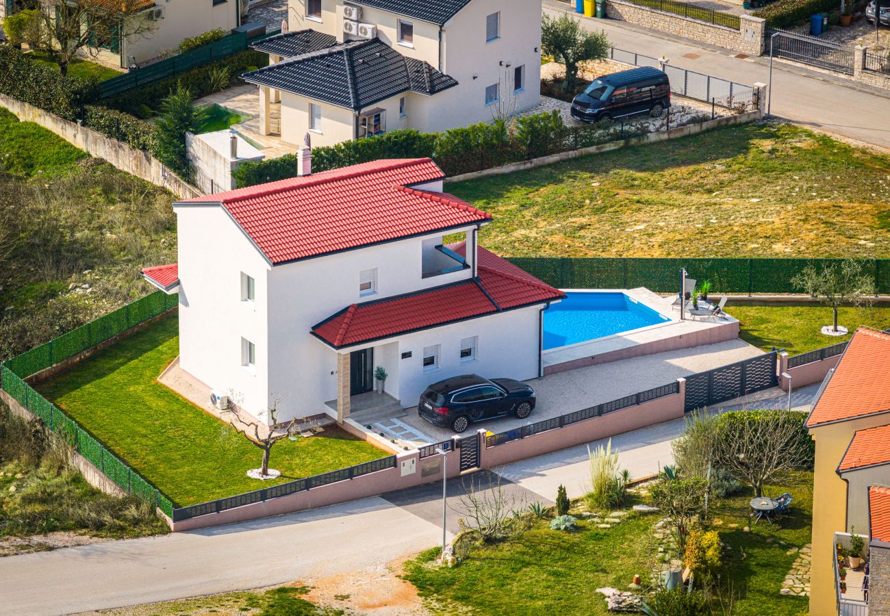 Villa in Buje - Villa Renci near Umag for 8 persons with 30 m2 private heated pool