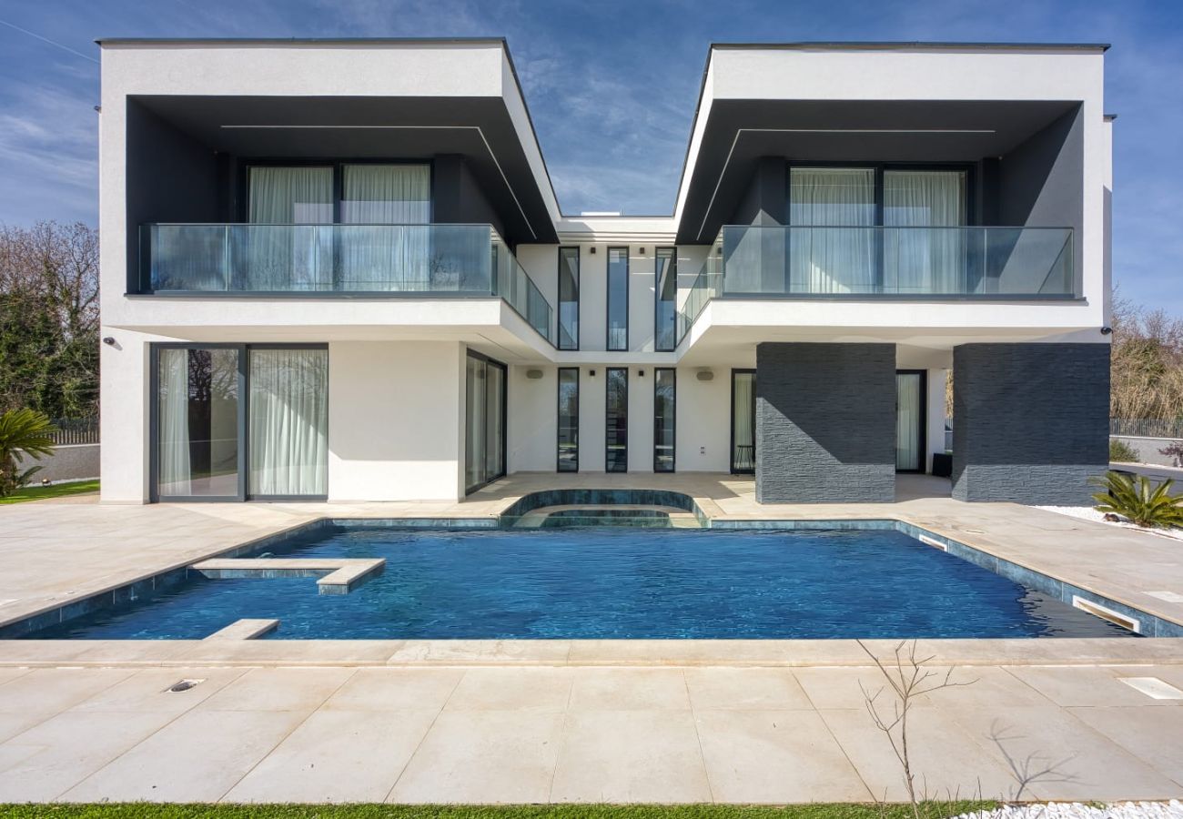 Villa in Ližnjan - Villa Asper near Medulin for 8 persons with 40 m2 private pool, sea view and only 1 km from beach