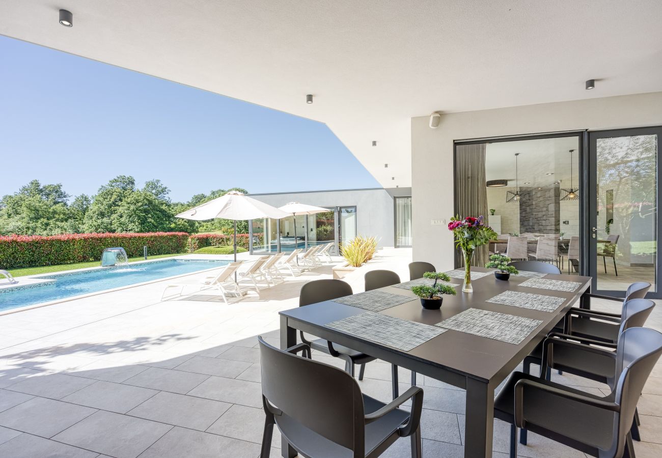 Villa in Kringa - Villa Blanka in Central Istria for 8 persons with 50 m2 private pool, jacuzzi and free bikes