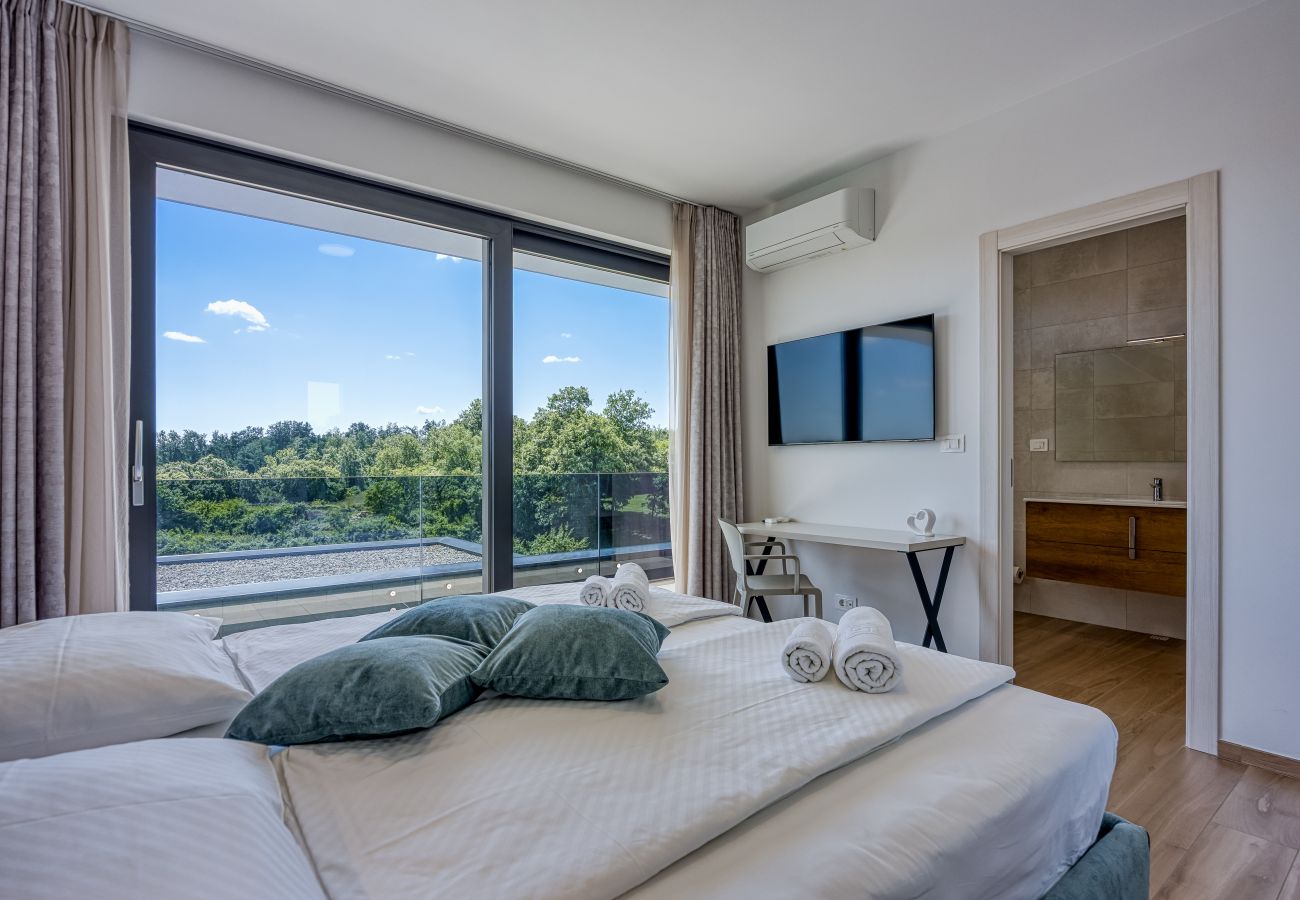 Villa in Kringa - Villa Blanka in Central Istria for 8 persons with 50 m2 private pool, jacuzzi and free bikes