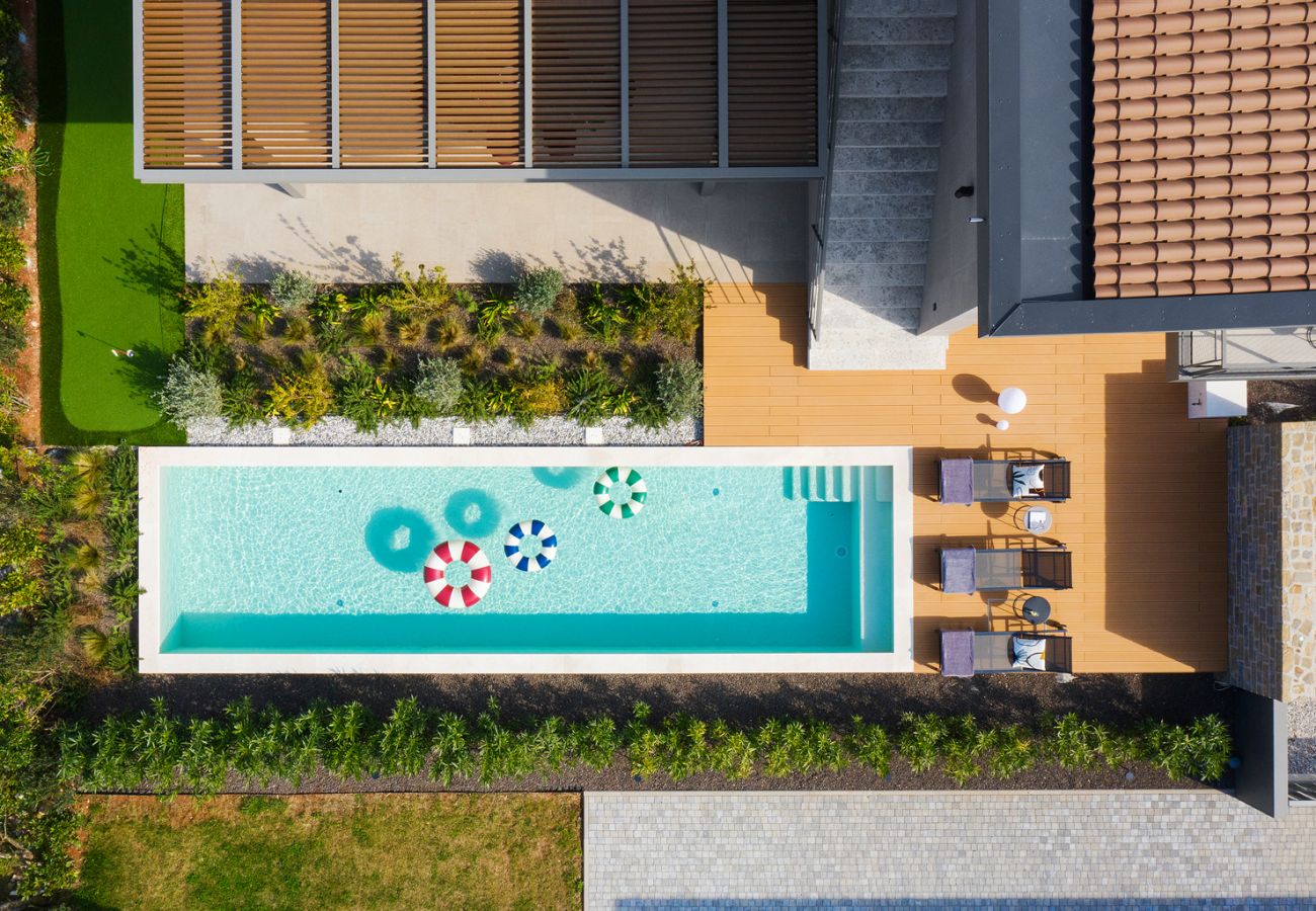 Villa in Vodnjan - Villa Puerto de Luz near Fažana for 8 persons with 35 m2 private pool, sea view, mini golf & sauna