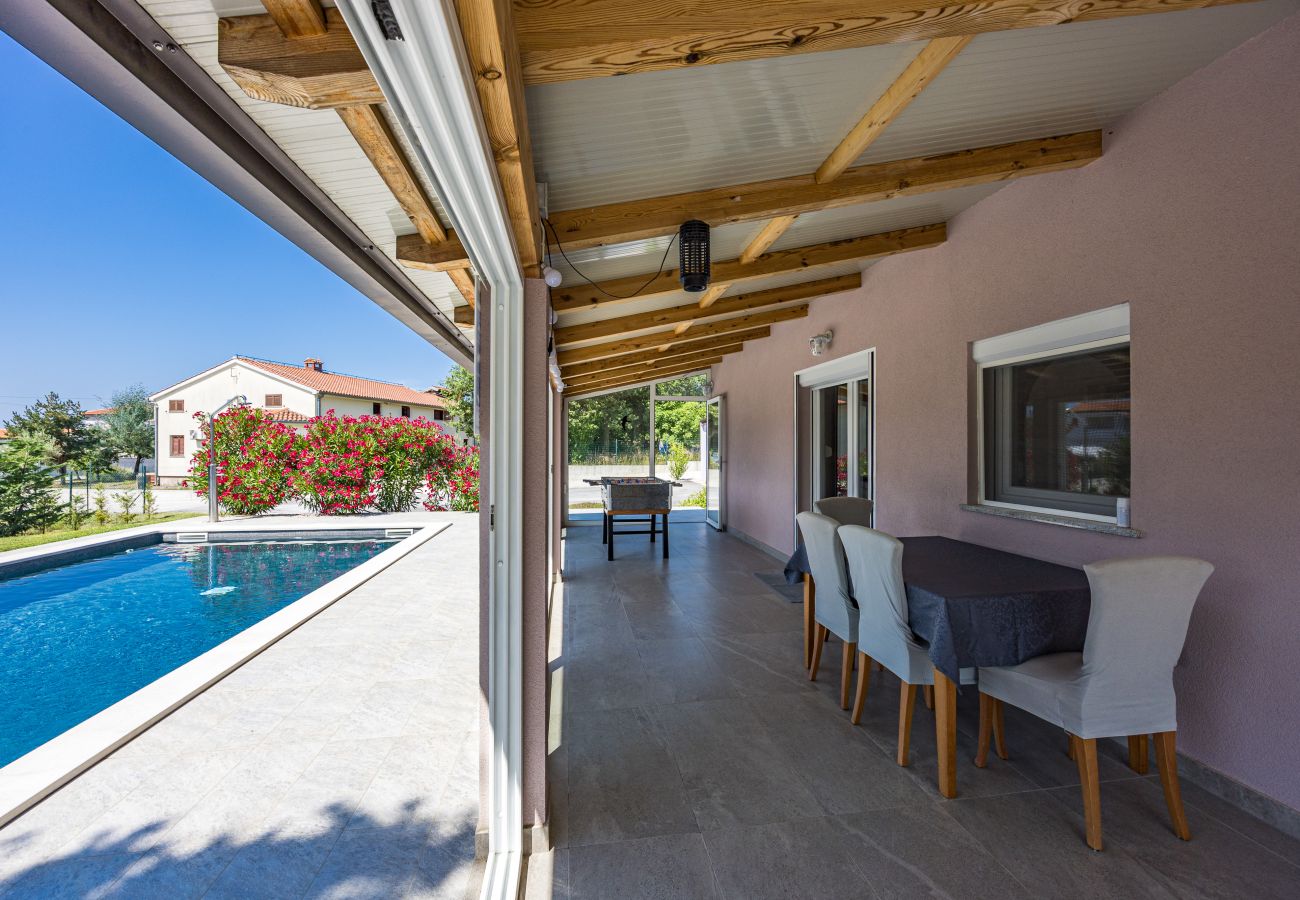 Villa in Nova Vas - Villa Jacky 2 near Poreč for 4 persons with 32 m2 private pool - pet friendly