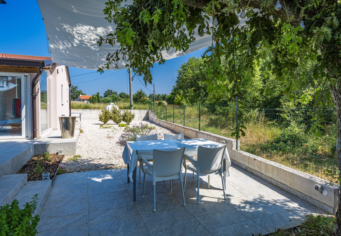 Villa in Nova Vas - Villa Jacky 2 near Poreč for 4 persons with 32 m2 private pool - pet friendly