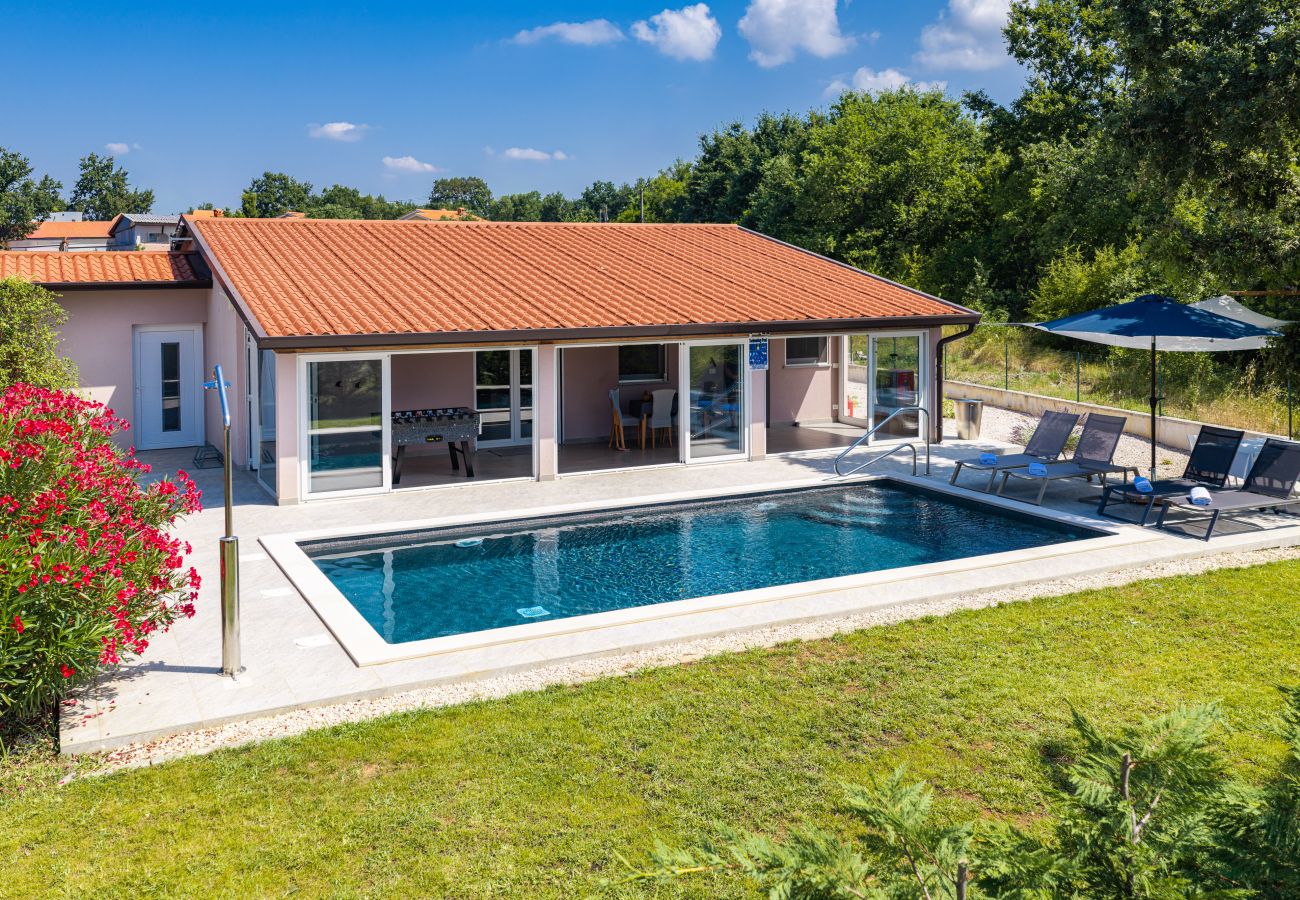 Villa in Nova Vas - Villa Jacky 2 near Poreč for 4 persons with 32 m2 private pool - pet friendly