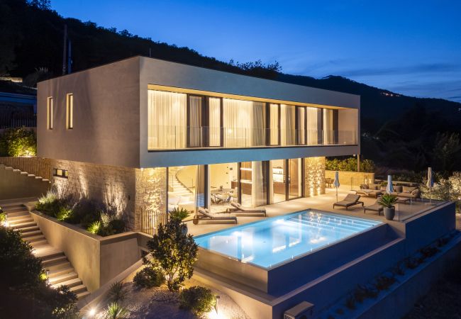 Villa in Mošcenicka Draga - Luxury Villa Ella near Opatija for 6 persons with private 36 m2 heated pool & beautiful sea view