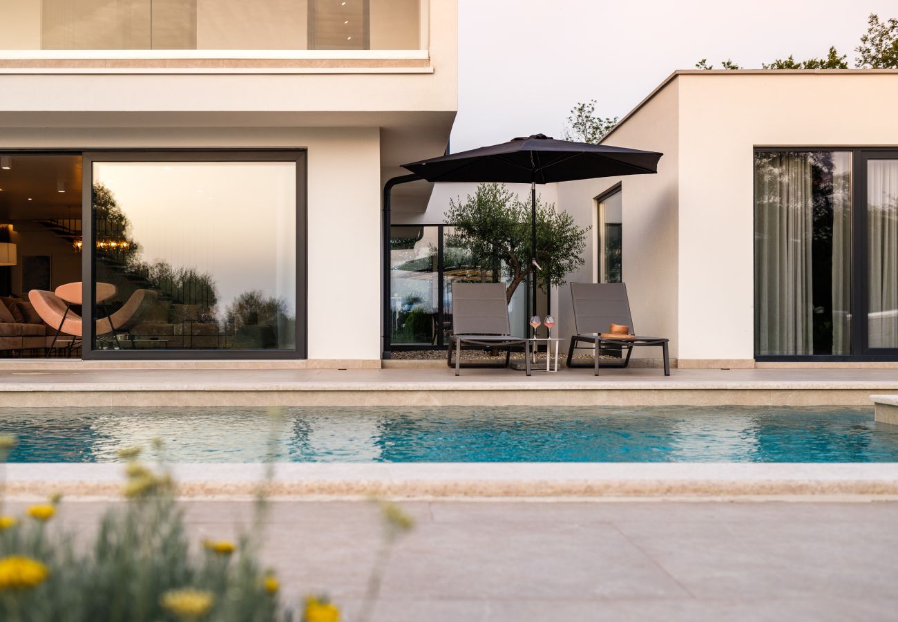 Villa in Vrecari - Villa Sonia near Labin - Rabac for 8 persons with 40 m2 heated pool, wellness & kids playground
