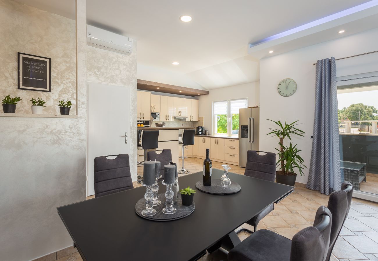Villa in Matohanci - Villa Beauty near Rovinj for 7 people with 55 m2 private heated pool, wellness & kids playground