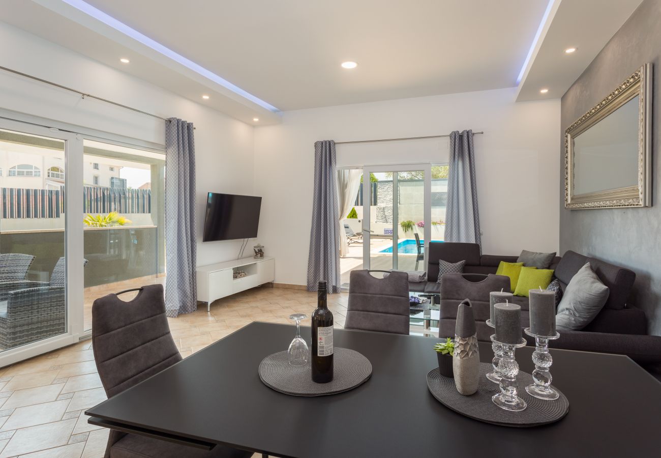 Villa in Matohanci - Villa Beauty near Rovinj for 7 people with 55 m2 private heated pool, wellness & kids playground
