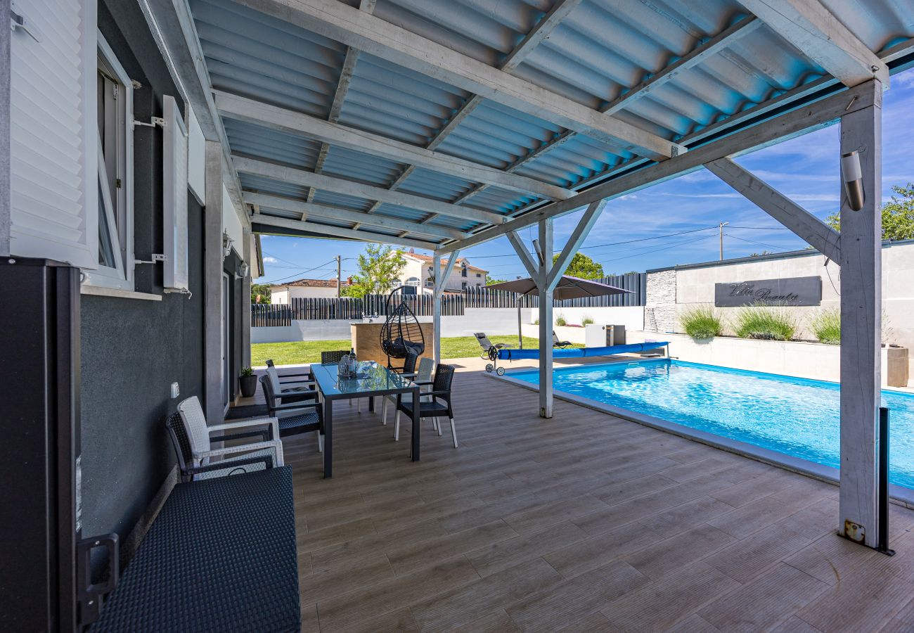 Villa in Matohanci - Villa Beauty near Rovinj for 7 people with 55 m2 private heated pool, wellness & kids playground