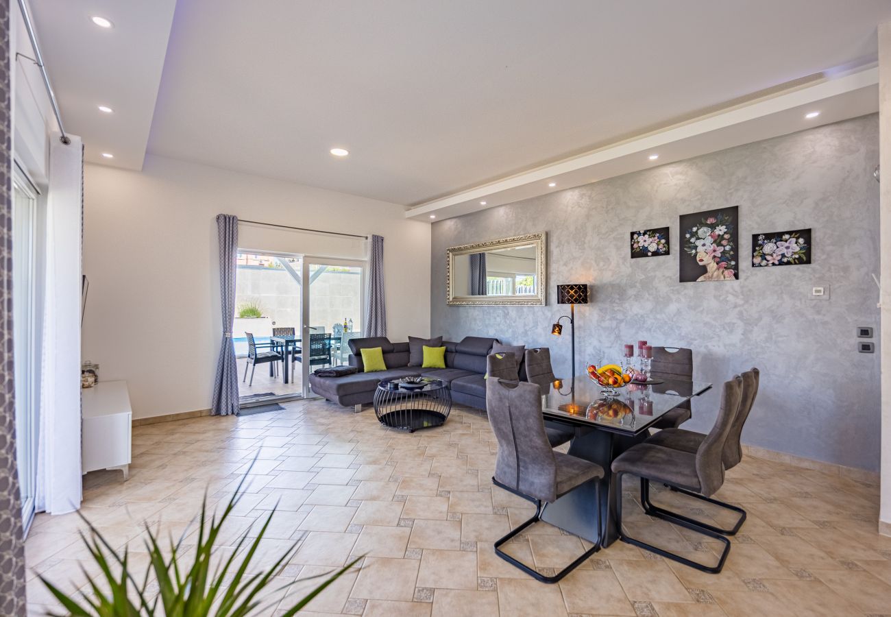 Villa in Matohanci - Villa Beauty near Rovinj for 7 people with 55 m2 private heated pool, wellness & kids playground