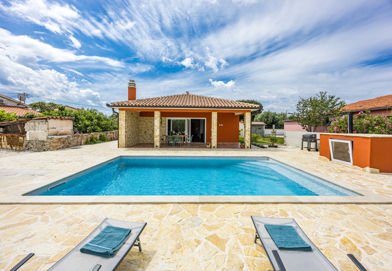 Villa in Šišan - Villa Martha Sisan near Pula for 6 persons with 30 m2 private pool - 3 km from the beach