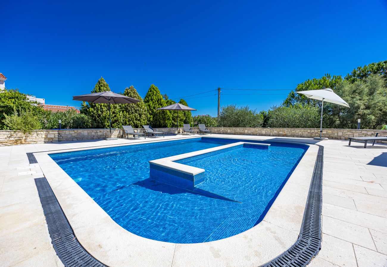 Villa in Vodnjan - Majmajola Garden Villa for 14 persons near Pula with kids playground, sauna & large garden