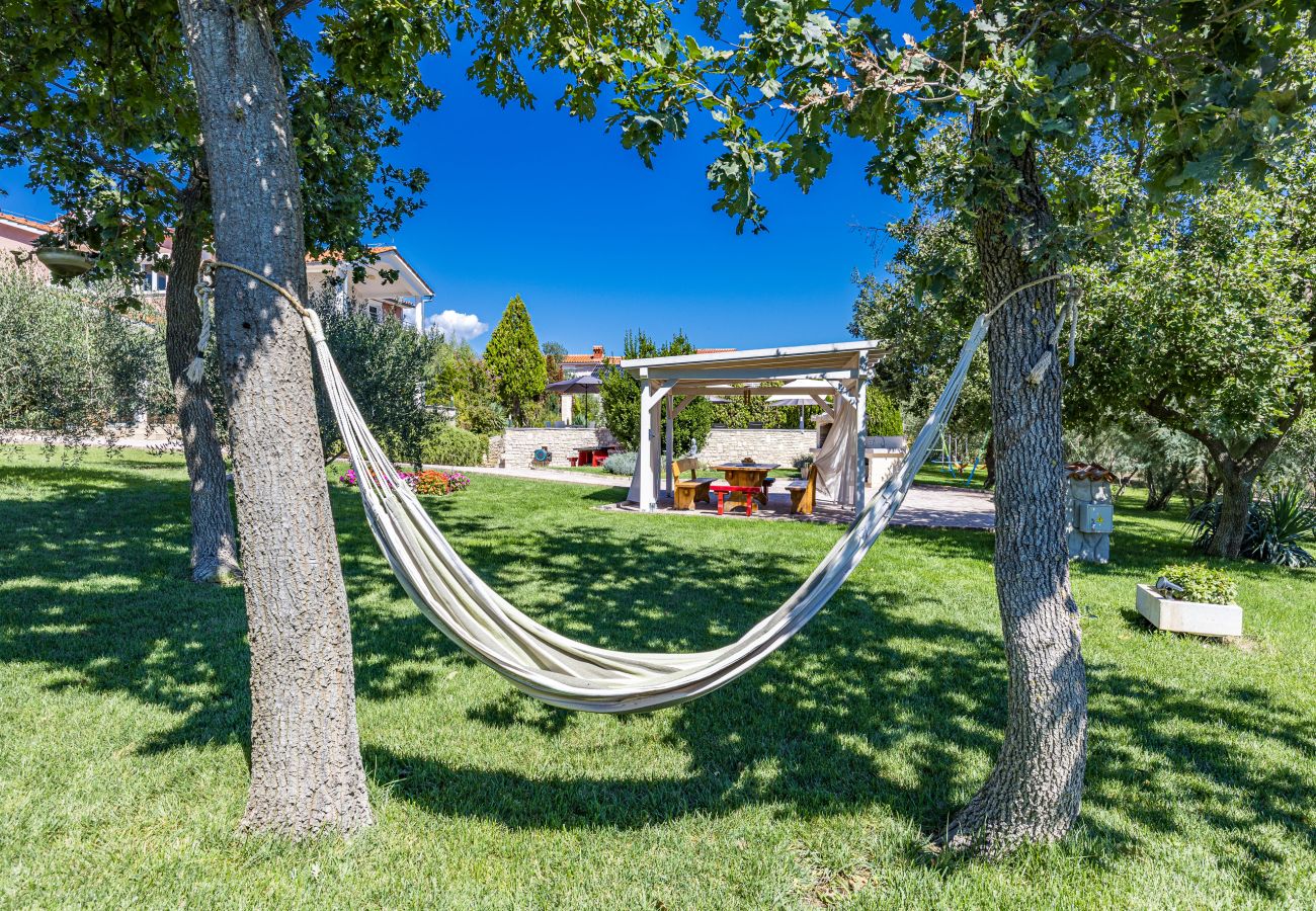 Villa in Vodnjan - Majmajola Garden Villa for 14 persons near Pula with kids playground, sauna & large garden