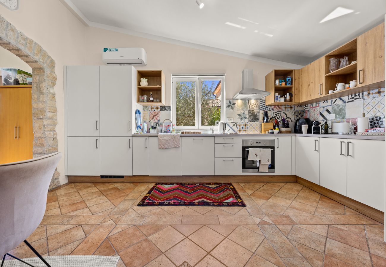 Villa in Vodnjan - Majmajola Garden Villa for 14 persons near Pula with kids playground, sauna & large garden