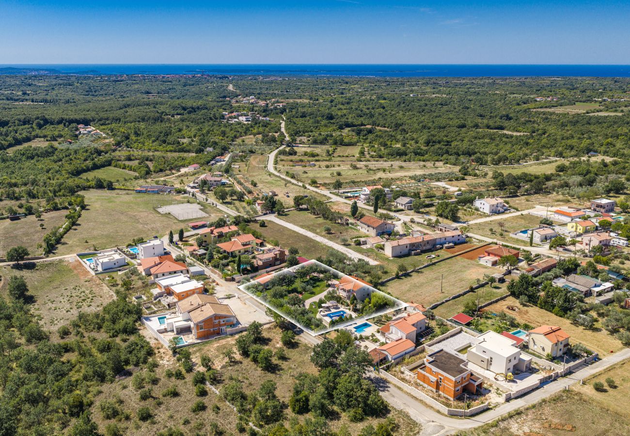 Villa in Vodnjan - Majmajola Garden Villa for 14 persons near Pula with kids playground, sauna & large garden