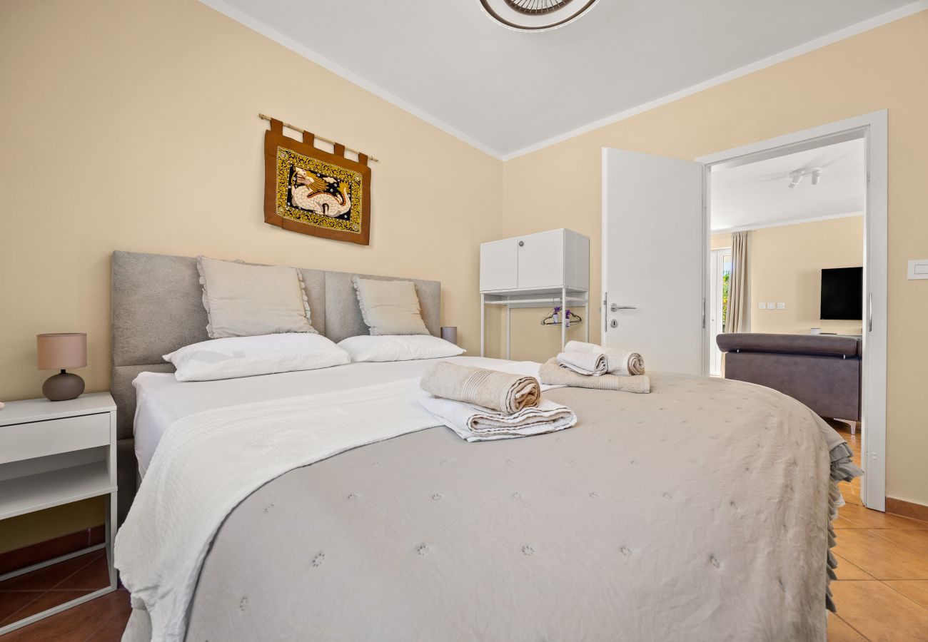 Villa in Vodnjan - Majmajola Garden Villa for 14 persons near Pula with kids playground, sauna & large garden