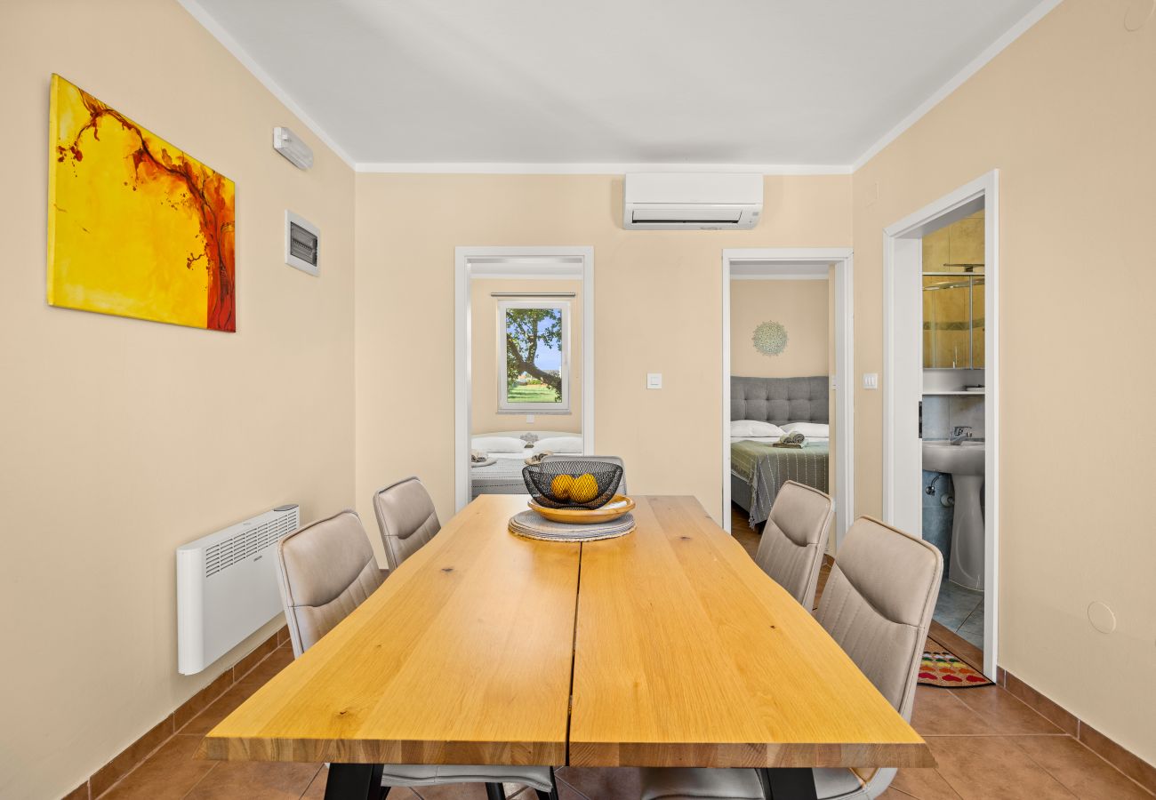Villa in Vodnjan - Majmajola Garden Villa for 14 persons near Pula with kids playground, sauna & large garden