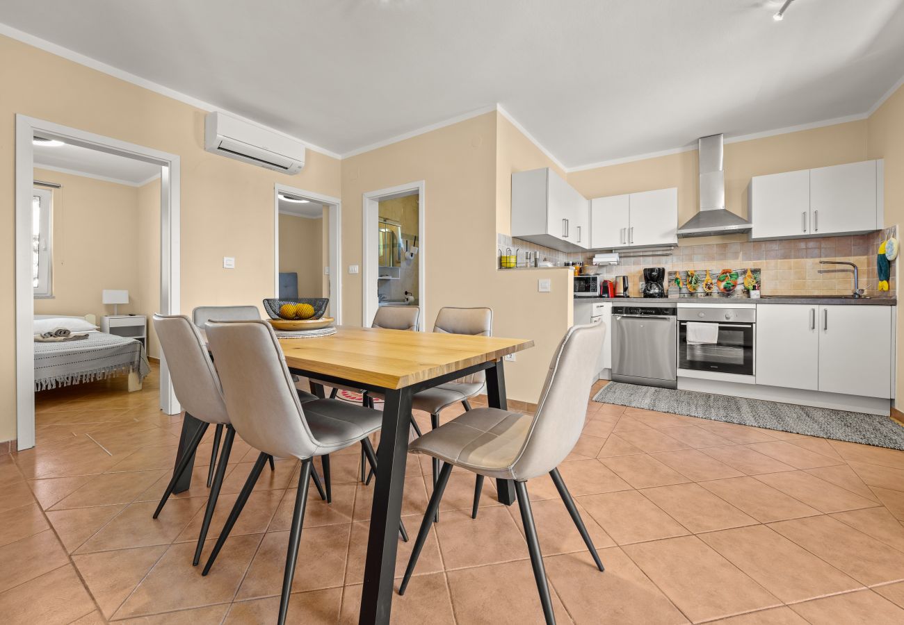 Villa in Vodnjan - Majmajola Garden Villa for 14 persons near Pula with kids playground, sauna & large garden